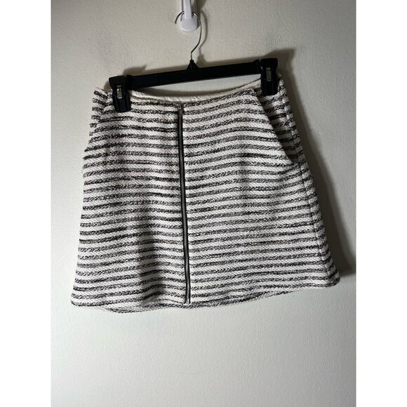 BCBGeneration Black and White Stripe Mini Skirt Sz 4 - Picture 2 of 3